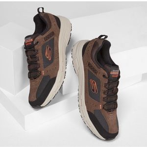 SKECHERS.
MEMORY FOAM
RELAXED